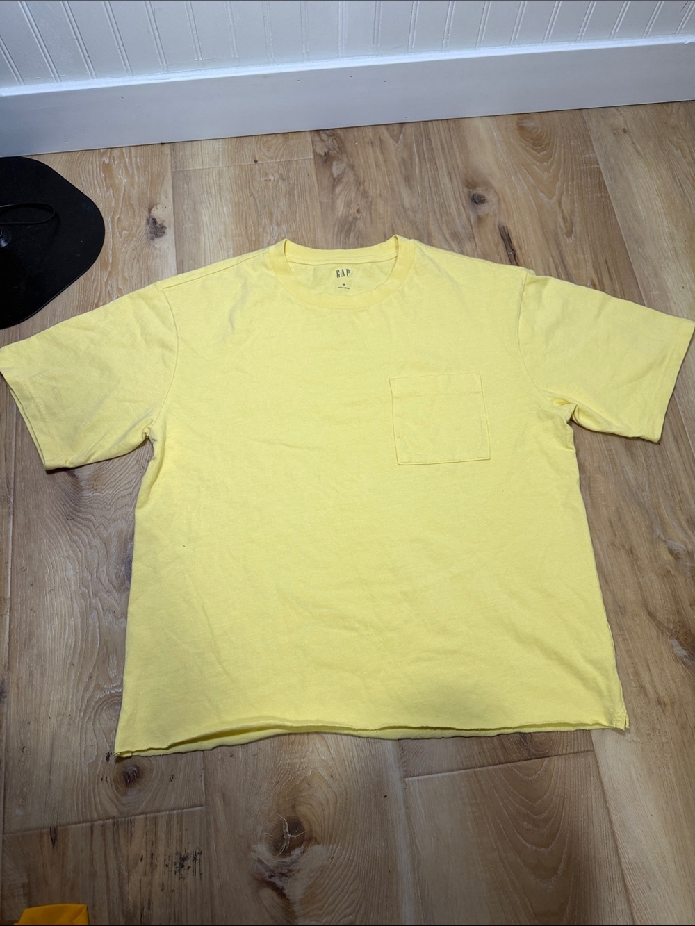 GAP Men's Sunny Yellow Short-Sleeve Pocket Tee size medium